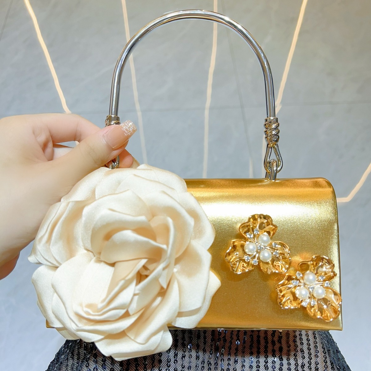 Women Bags Gold - Tas Genggam Bunga 3D Emas Mewah