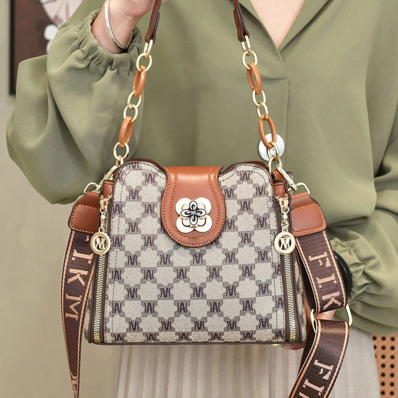 Tas selempang bermotif huruf v - Women Bags For Work ulasan dan harga