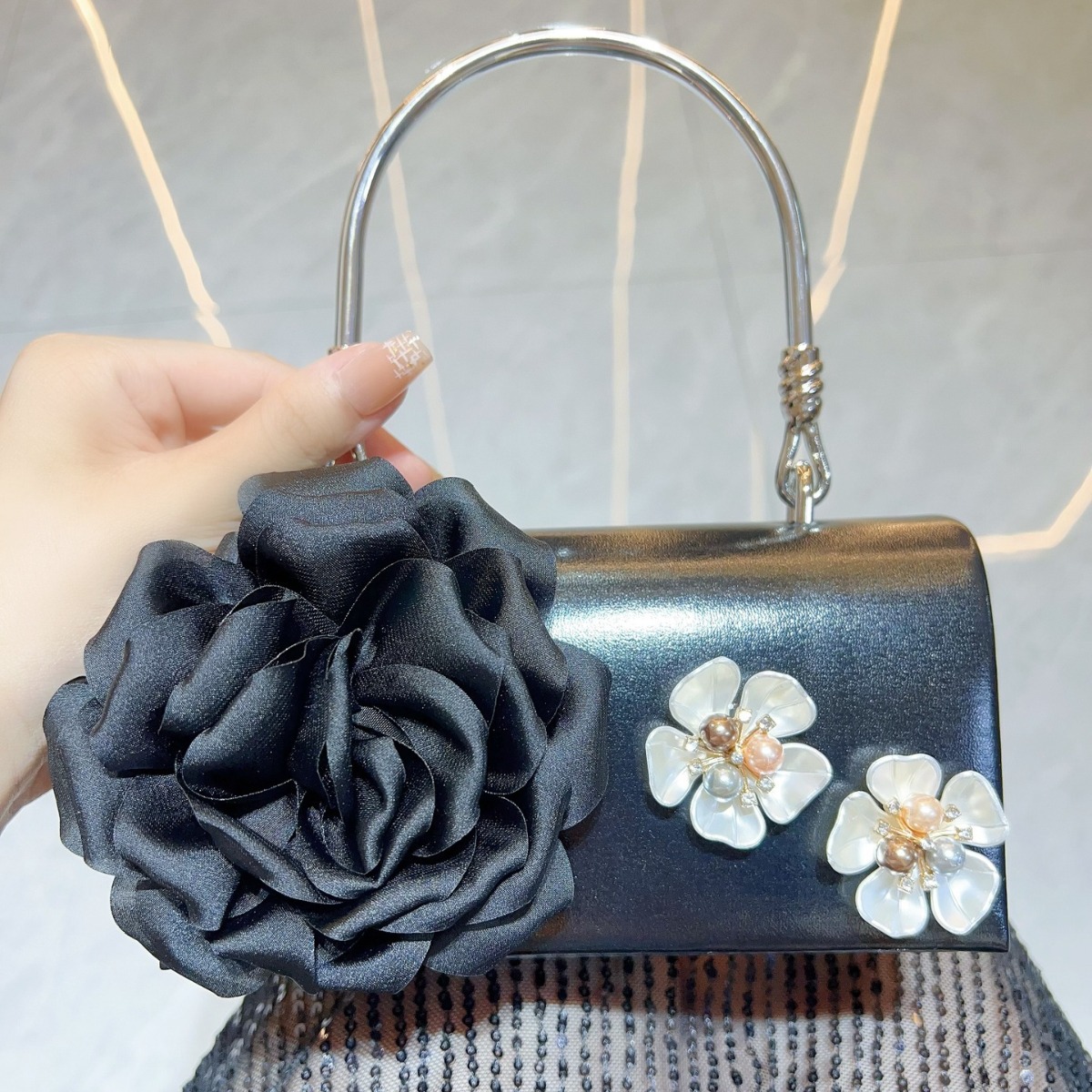 Tas Genggam Bunga 3D Emas Mewa - Women Bags Gold ulasan dan harga