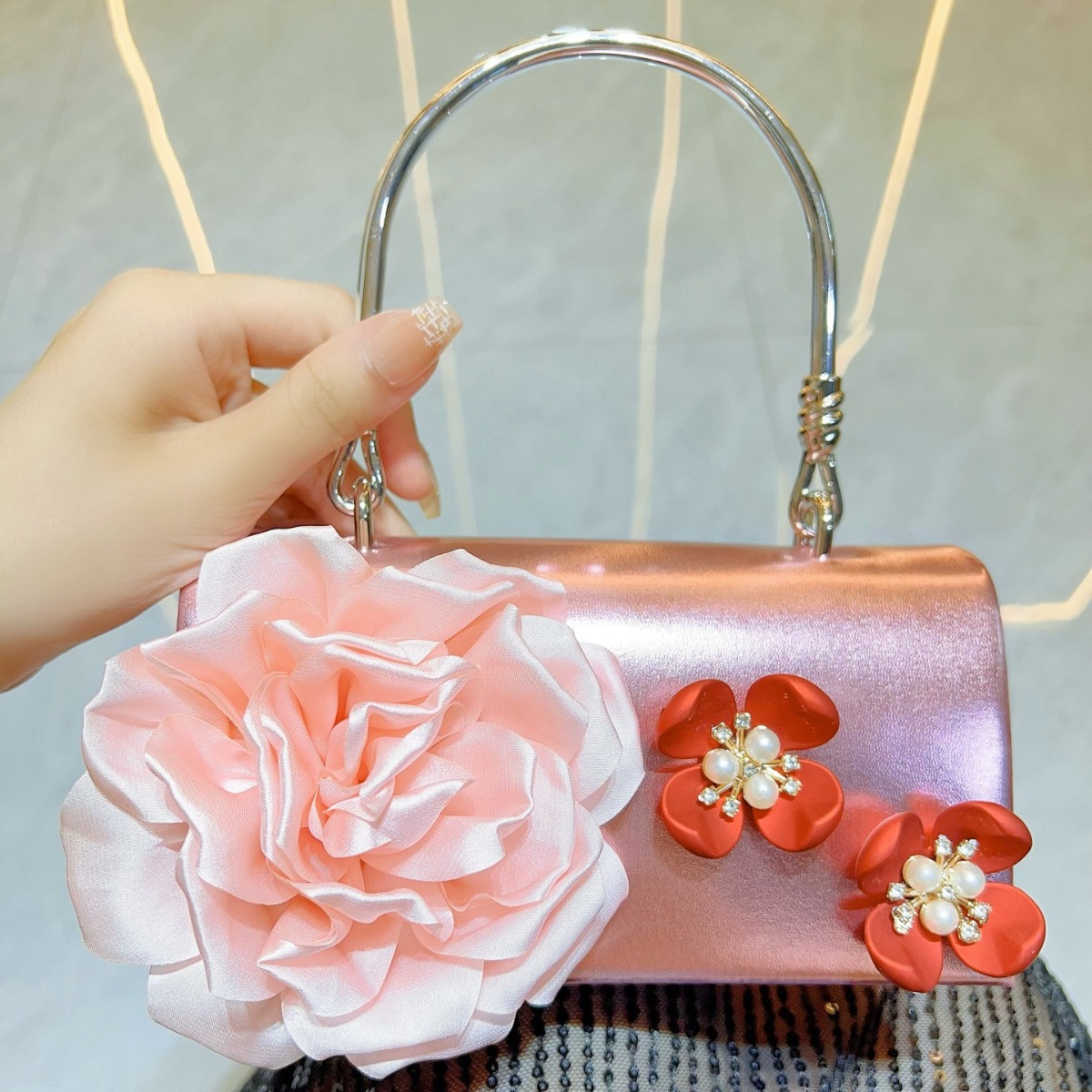 Tas Genggam Bunga 3D Emas Mewa - Women Bags Gold ulasan dan harga
