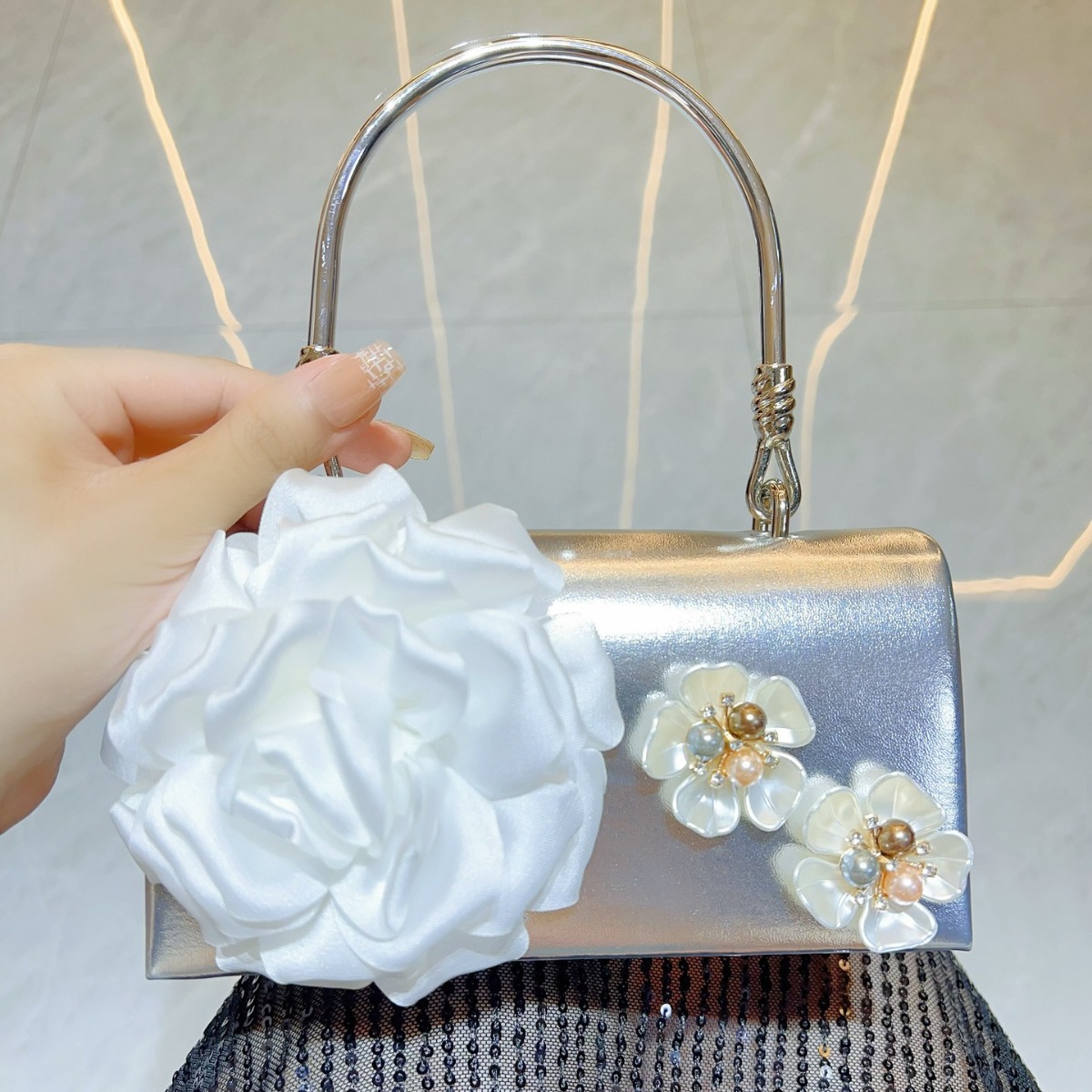 Tas Genggam Bunga 3D Emas Mewa - Women Bags Gold ulasan dan harga