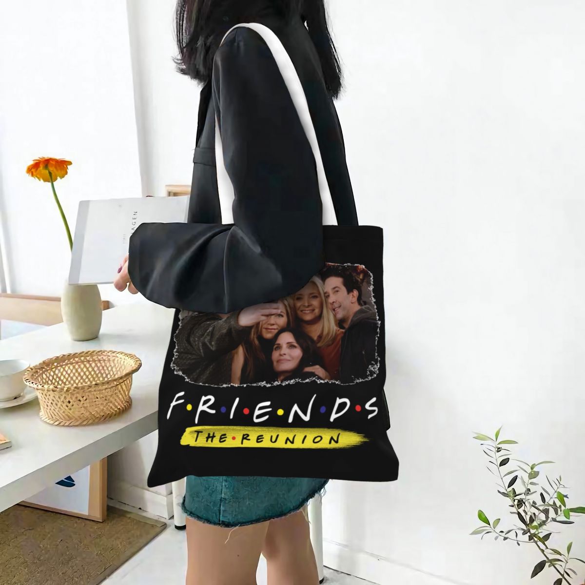 Friends The Reunion 2021 Tas T - Women Bags Ross ulasan dan harga